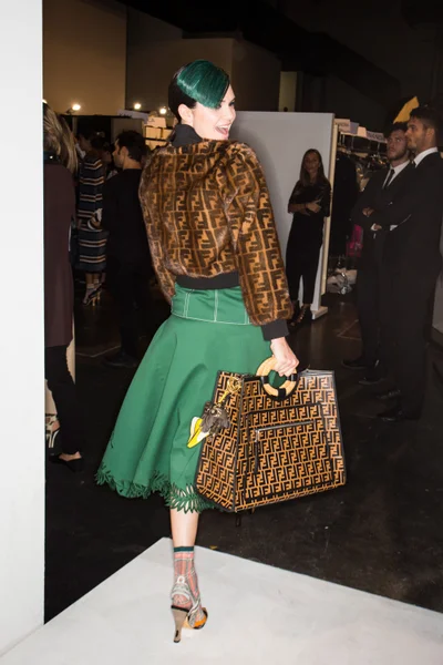 Look 19